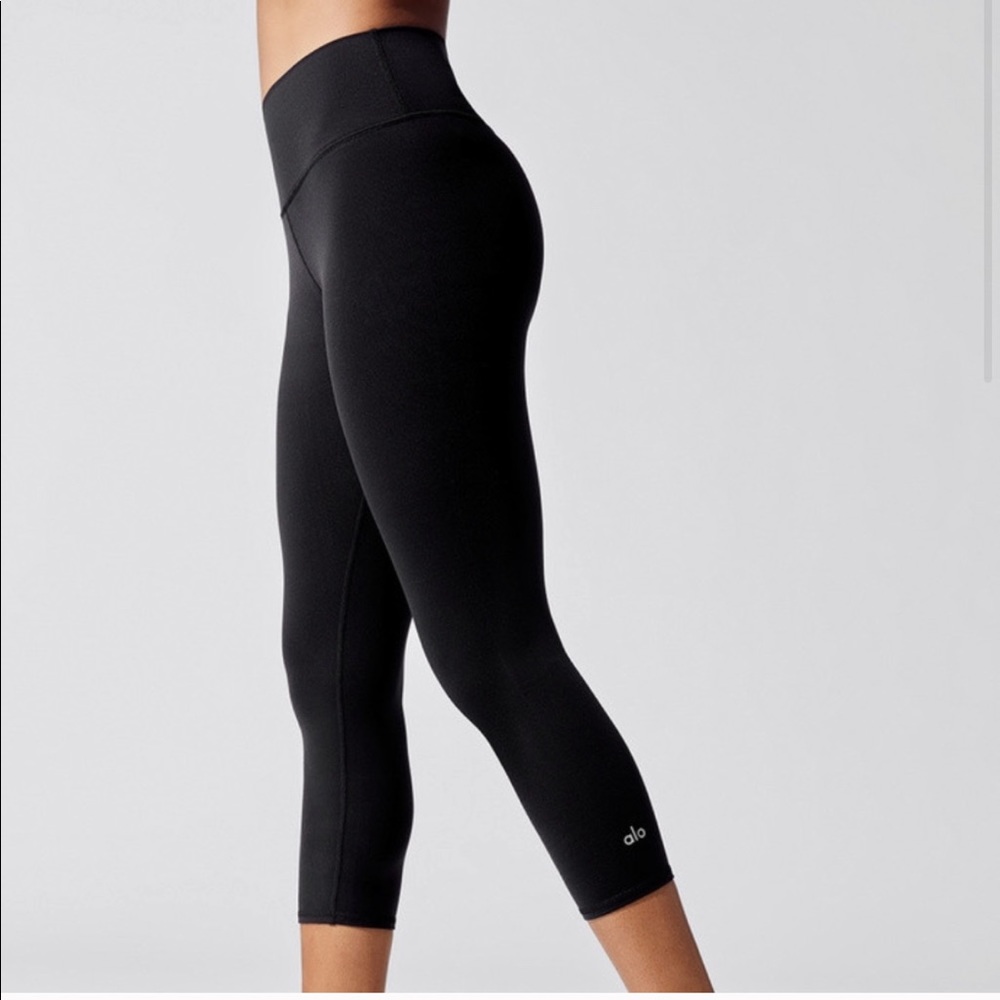 Alo Yoga High Waist Airbrush Capri leggings